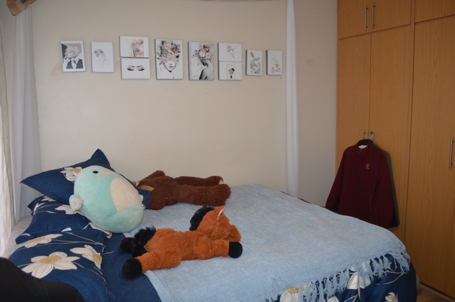 8 Bedroom Property for Sale in Flamwood North West